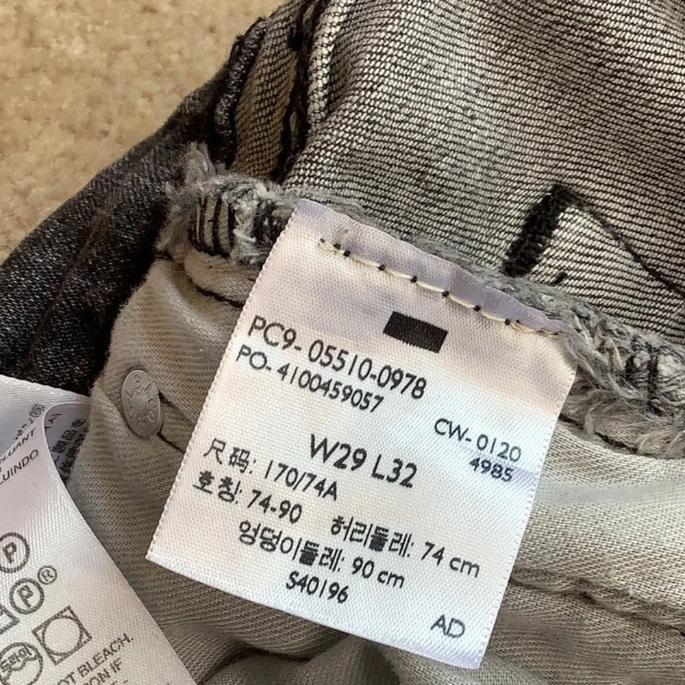 Levis levi’s gray